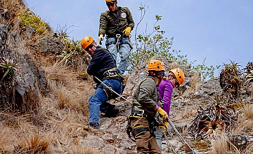 Vertical Sky Actividades: Via Ferrata – Zip line y Puente Colgante – Ollantaytambo (Desayuno y Almuerzo)
