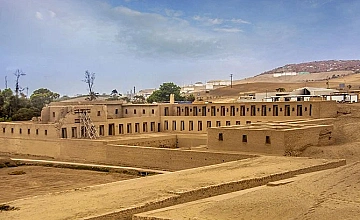 Lima – Templo Pre Inca de Pachacamac – Barranco – City tour Colonial y Moderno: Parque del Amor, Huaca Pucllana, San Isidro – Plaza de Armas Lima: Catedral de Lima, Palacio de Gobierno y Convento Catacumbas de San Francisco (Desayuno y Almuerzo)