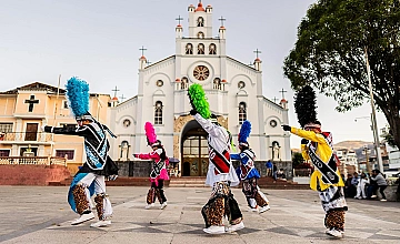 Lima – Vuelo de Lima a Huaraz – Llegada al Huaraz – Recojo del Aeropuerto – Traslado al Hotel – Tarde libre (Desayuno y Almuerzo)