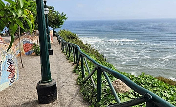 Lima – Museo Larco – City tour Colonial y Moderno: Parque del Amor, Huaca Pucllana, San Isidro – Plaza de Armas Lima: Catedral de Lima, Palacio de Gobierno y Catacumbas de San Francisco (Desayuno y Almuerzo)